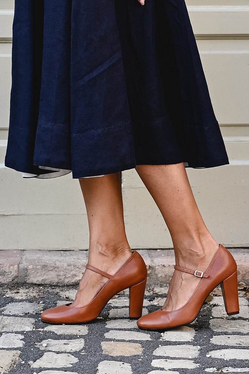 Women's Sandals with Low Heel and Buckle Strap