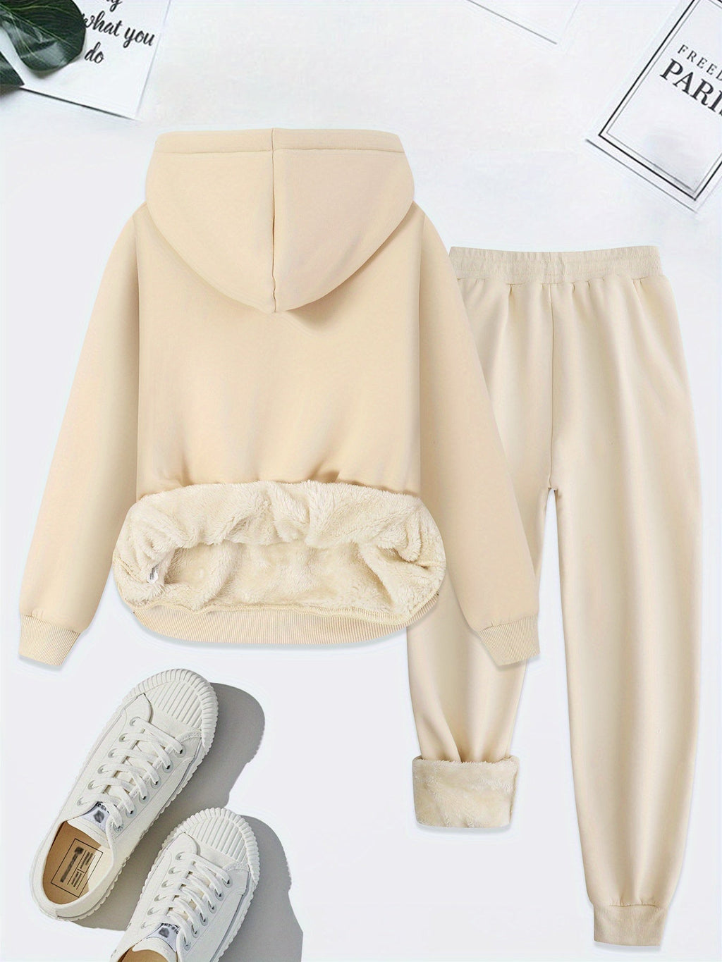 Women's Hooded Sweatshirt and Joggers Set with Heart Print