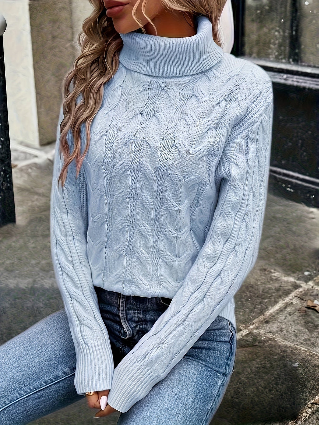 Women's Cable-Knit Turtleneck Sweater with Long Sleeves