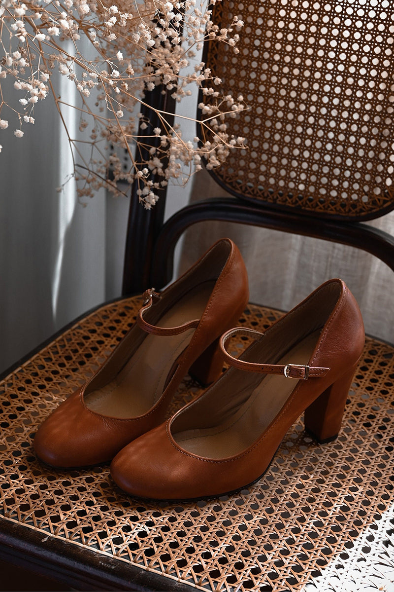 Women's Sandals with Low Heel and Buckle Strap