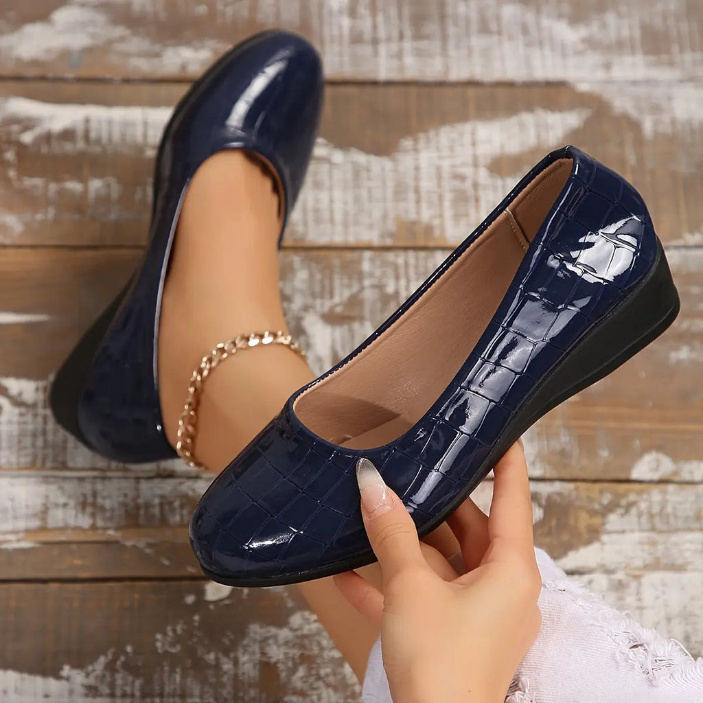 Women's Croc-Embossed Wedge Pumps Closed-Toe