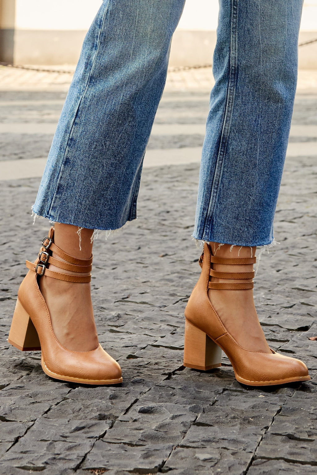 Women's Sandals with Ankle Strap and Stable Block Heel