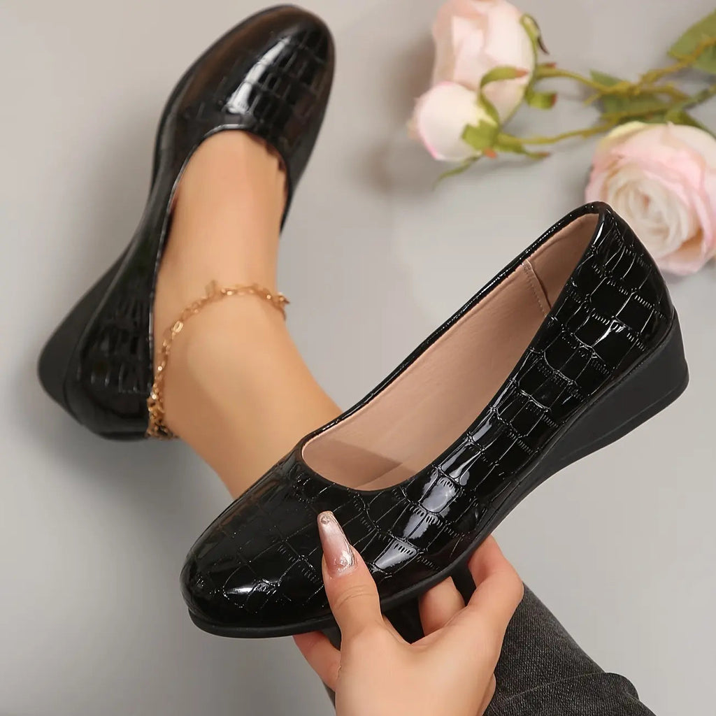 Women's Croc-Embossed Wedge Pumps Closed-Toe