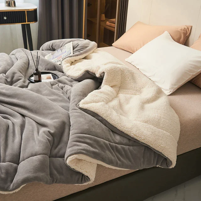 Cozy Double-Sided Plush Fleece Blanket with Sherpa and Quilted Design