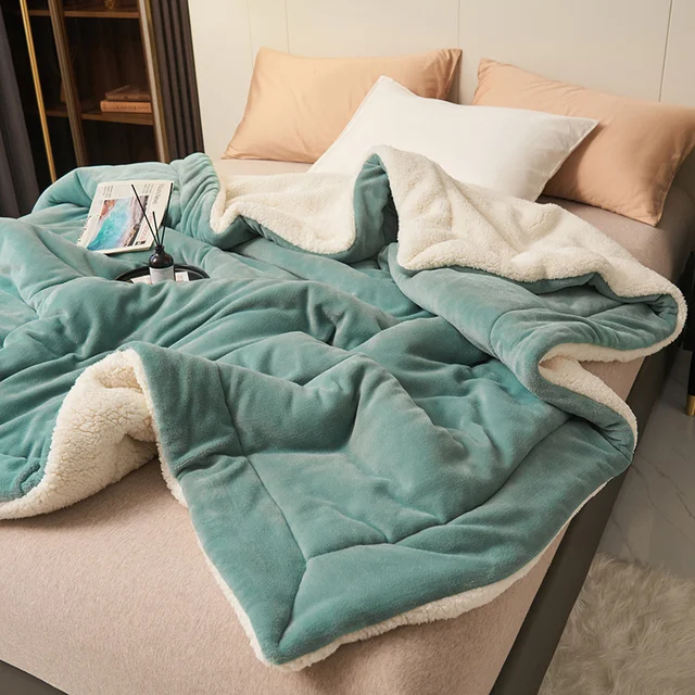 Cozy Double-Sided Plush Fleece Blanket with Sherpa and Quilted Design