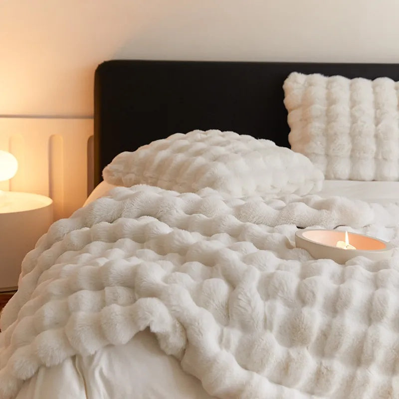Cozy Ultra-Soft Throw Blanket for Ultimate Comfort
