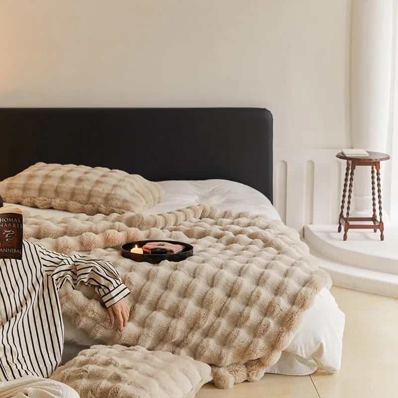 Cozy Ultra-Soft Throw Blanket for Ultimate Comfort