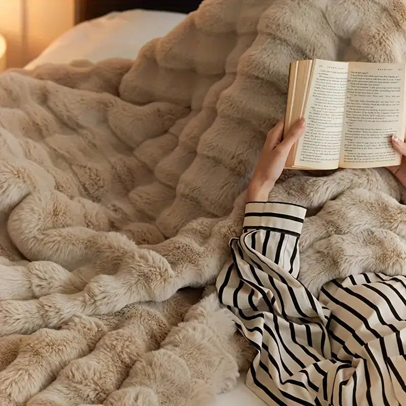 Cozy Ultra-Soft Throw Blanket for Ultimate Comfort