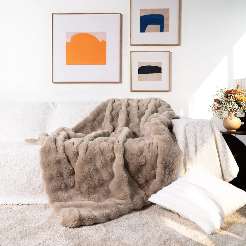 Cozy Ultra-Soft Throw Blanket for Ultimate Comfort