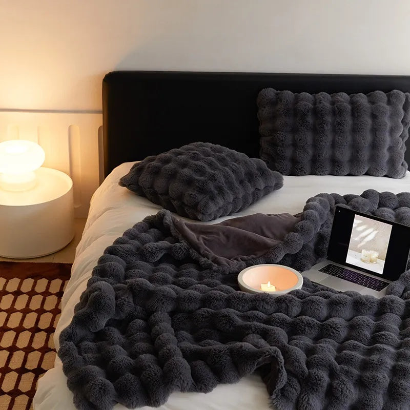 Cozy Ultra-Soft Throw Blanket for Ultimate Comfort