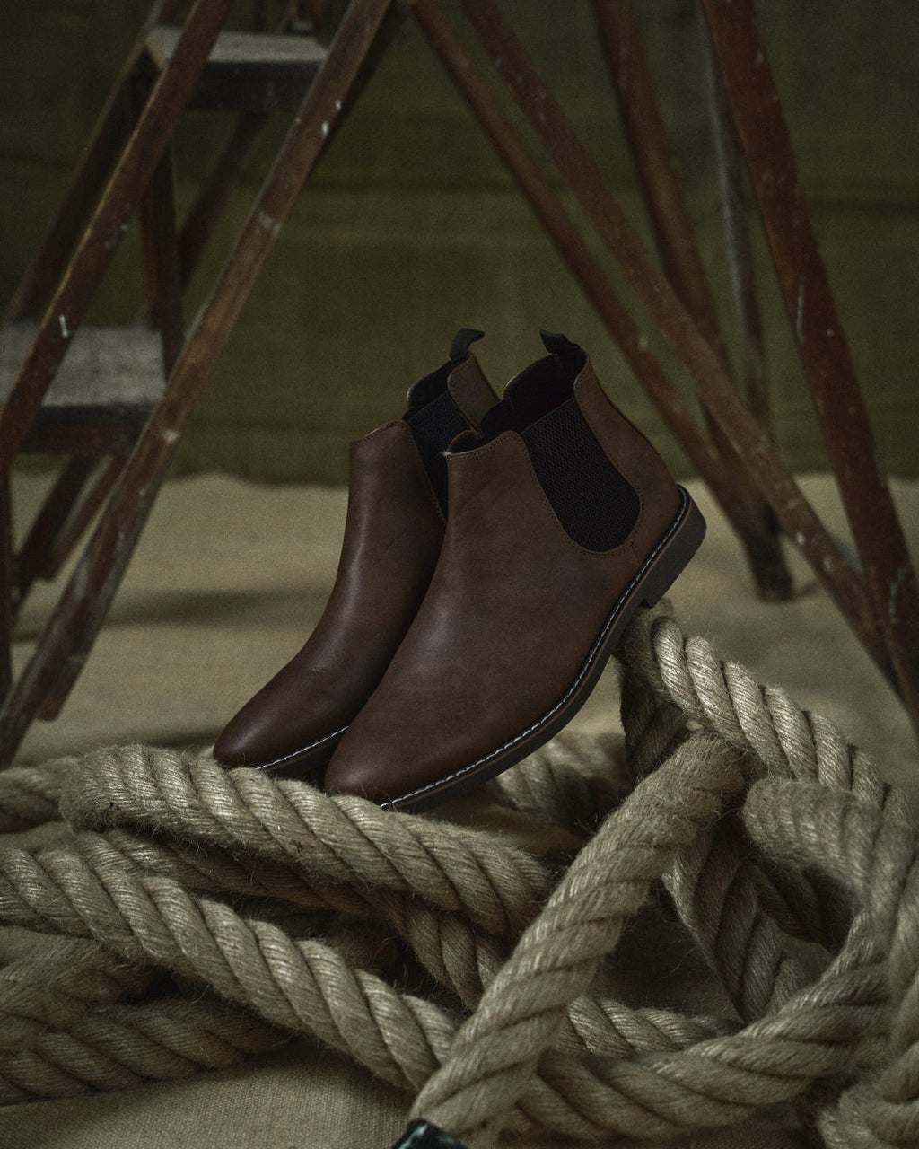 Unisex Chelsea Boots, Elastic Side Panels, Pull Tabs