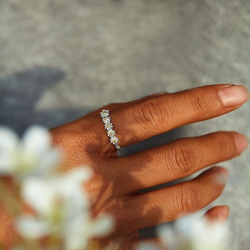 Daisy | Adjustable Silver Ring