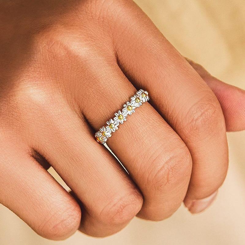 Daisy | Adjustable Silver Ring
