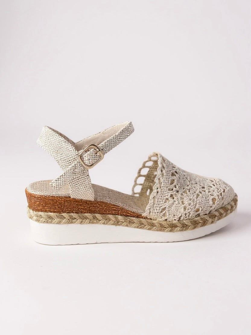 Women's Platform Sandals with Crochet Detailing and Cushioned Sole