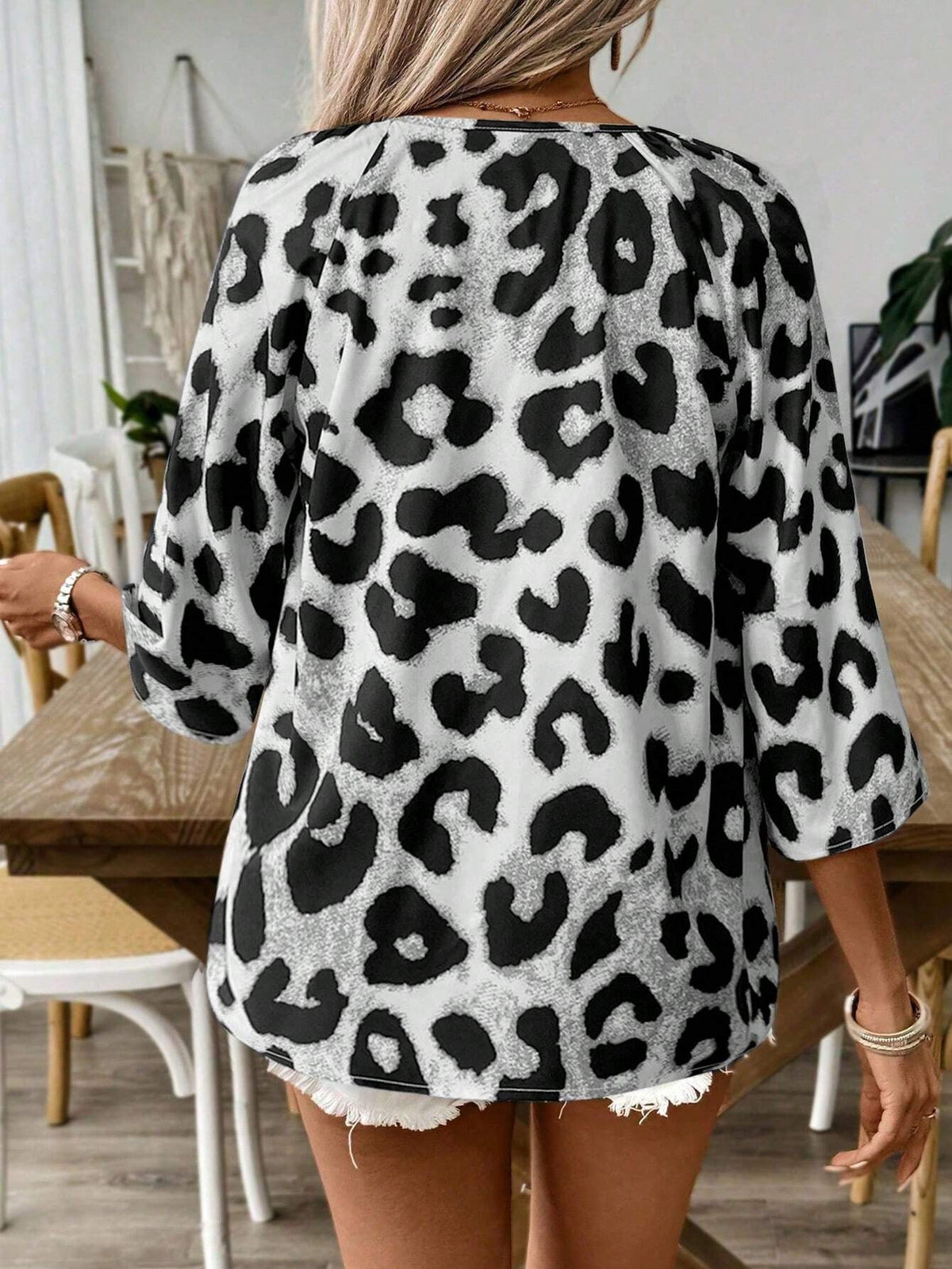 Sandra Relaxed Leopard Comfort Blouse