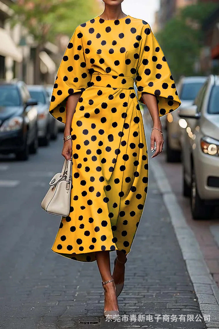 Women's Elegant Dress with Round Neck and Flattering Fit
