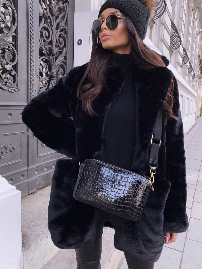 Women's Teddy Coat with Oversized Collar and Side Pockets