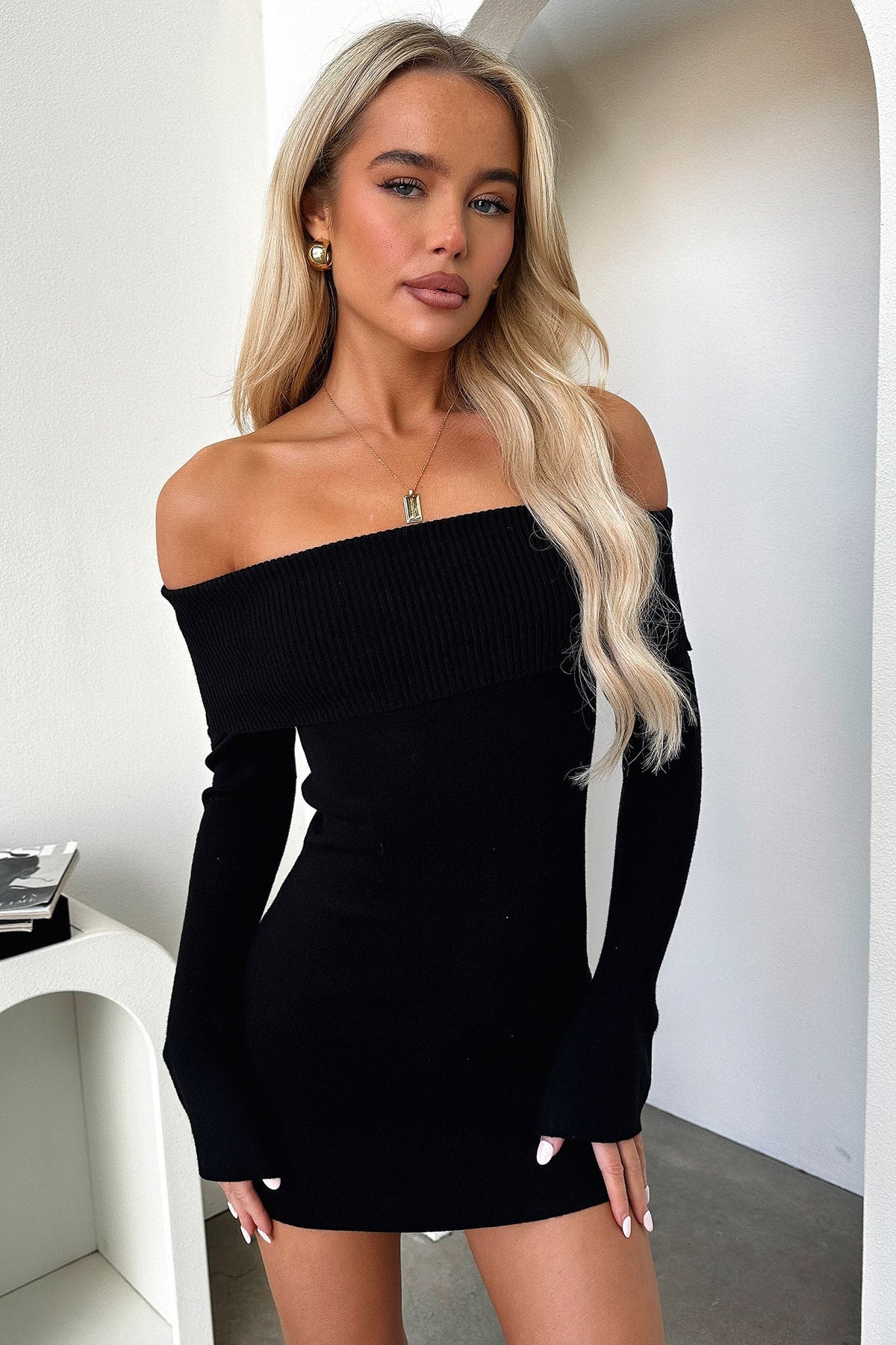 Women's Black Off-Shoulder Ribbed Knit Mini Dress