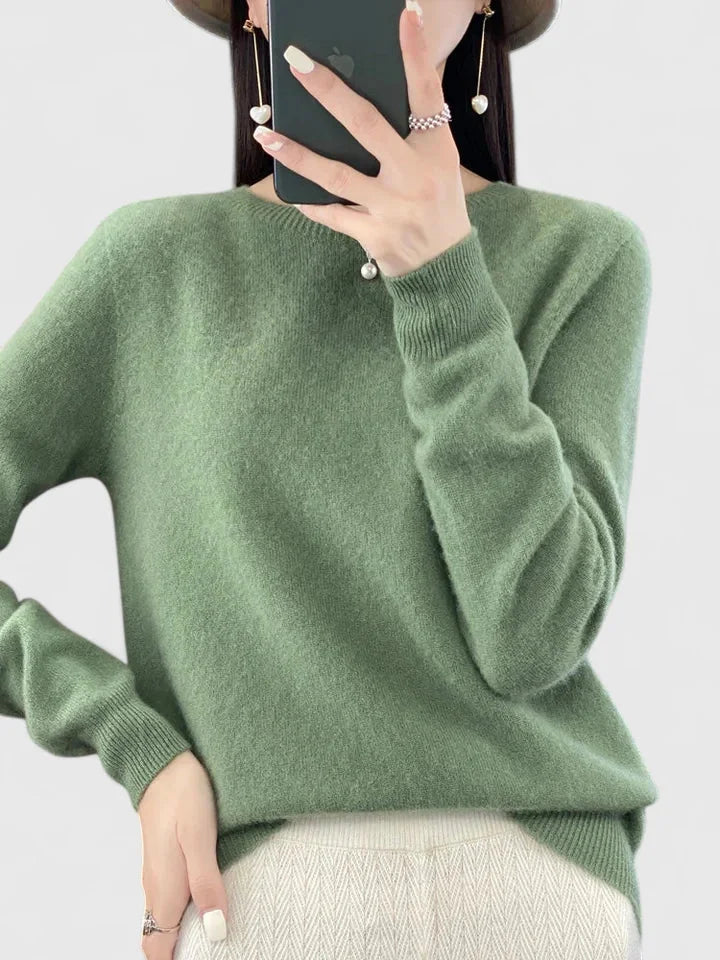Women's comfortable crew neck knit sweater