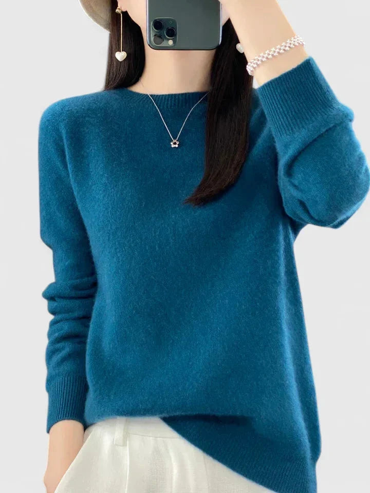 Women's comfortable crew neck knit sweater