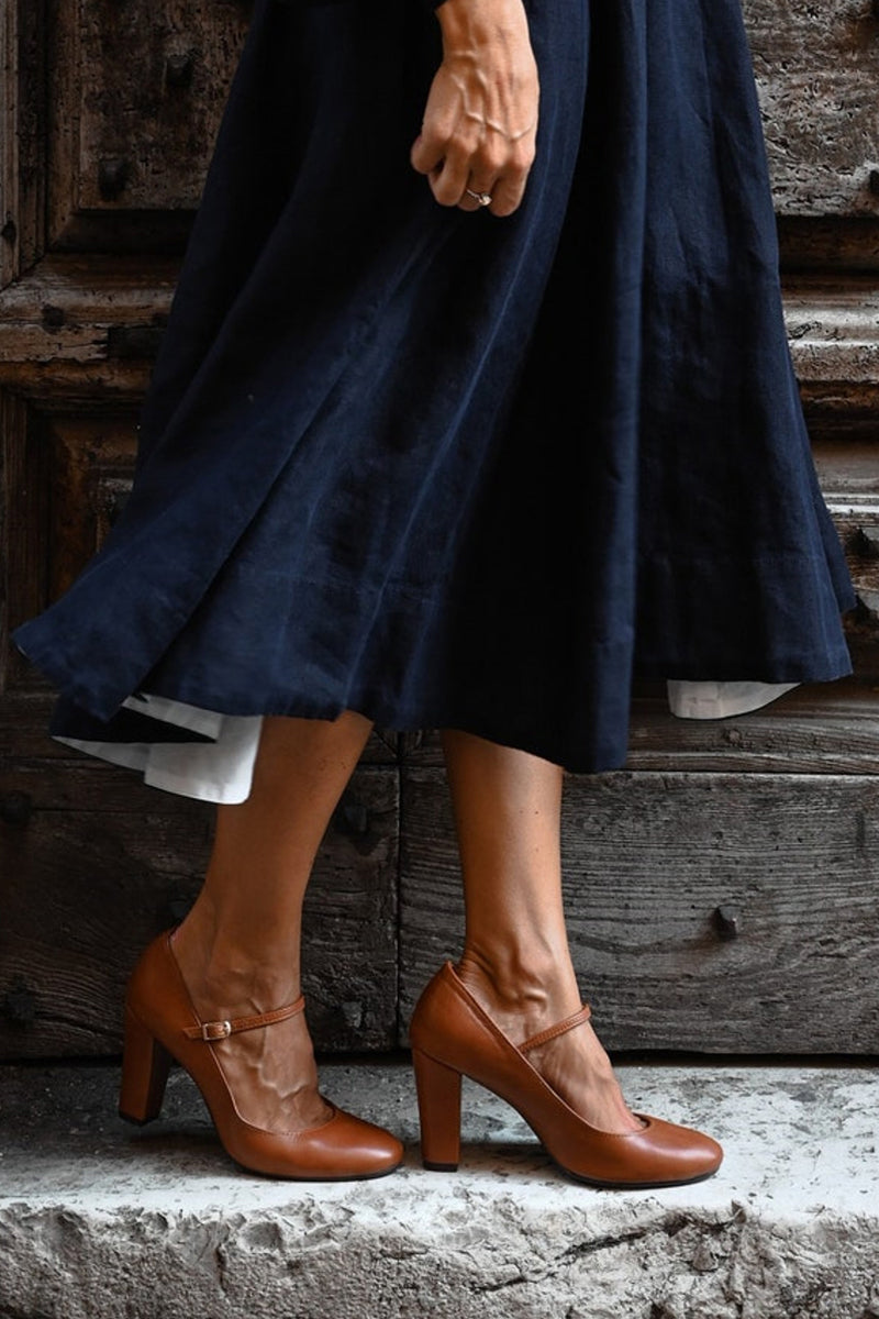 Women's Sandals with Low Heel and Buckle Strap