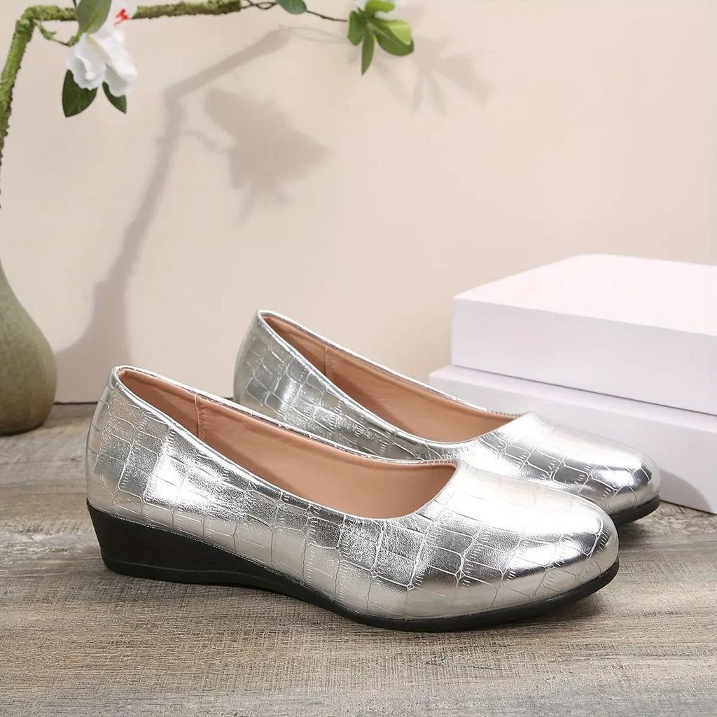 Women's Croc-Embossed Wedge Pumps Closed-Toe