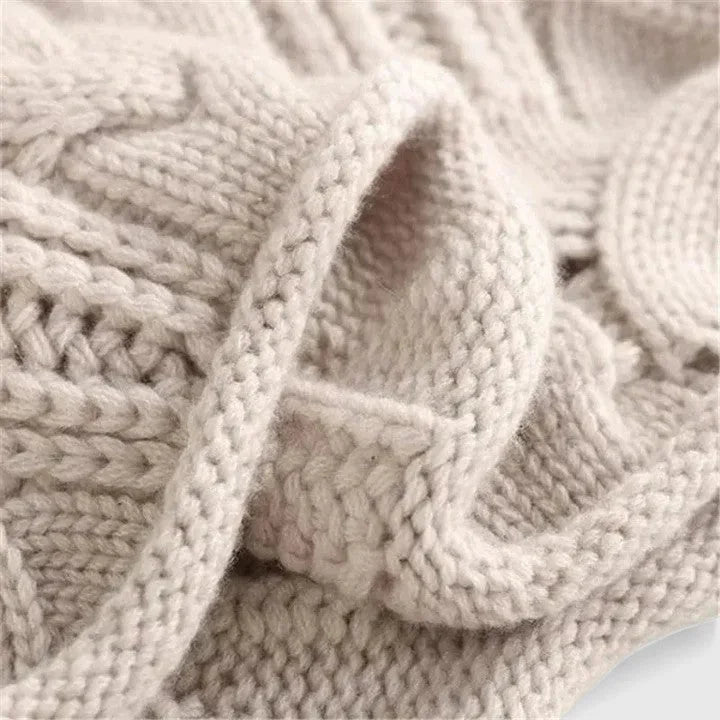 Women's elegant roll neck cable knit sweater