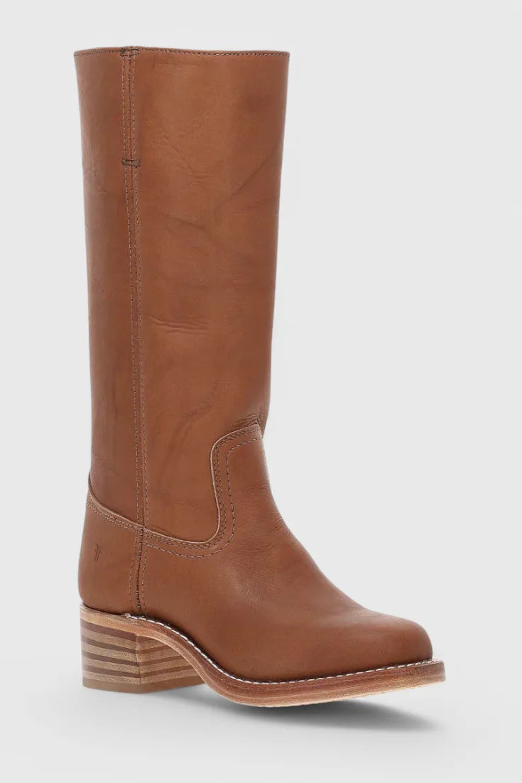Modern Classic Boots for All-Season Wear