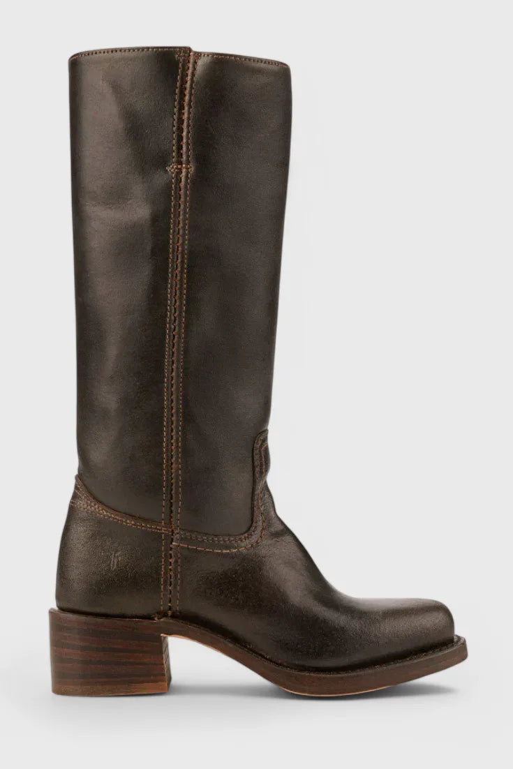 Modern Classic Boots for All-Season Wear