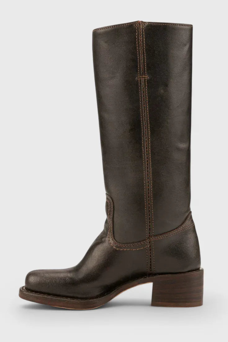 Modern Classic Boots for All-Season Wear
