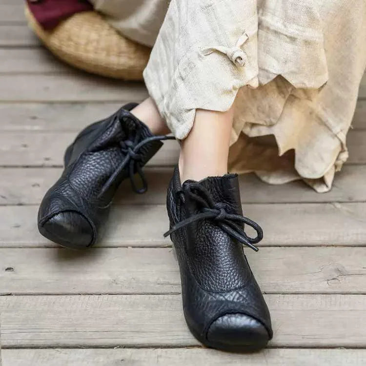 Women's faux leather lace-up ankle boots with furry lining