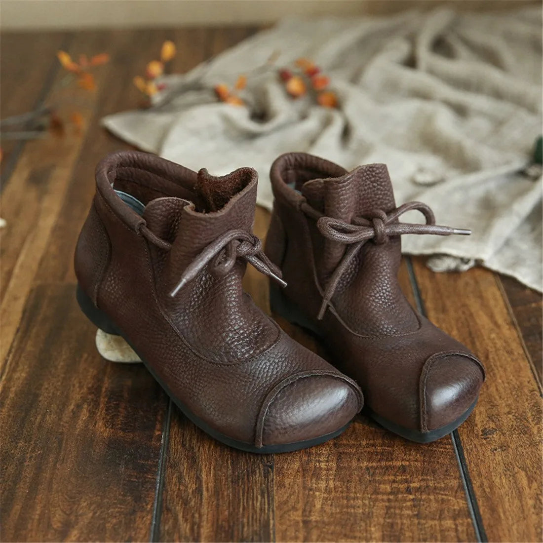 Women's faux leather lace-up ankle boots with furry lining