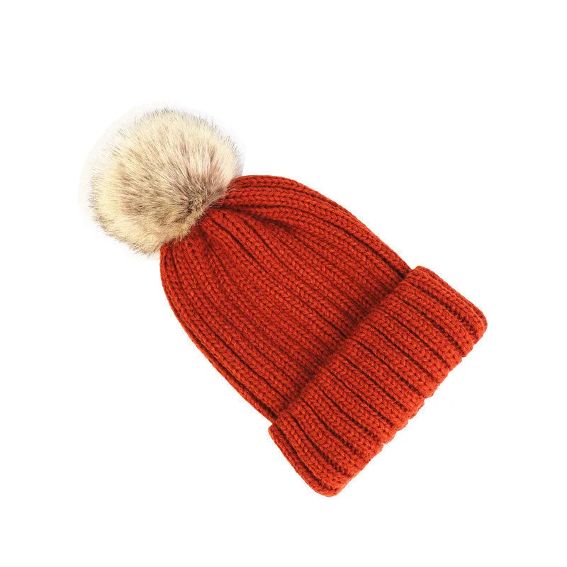 Women's ribbed top with detachable faux fur pom-pom