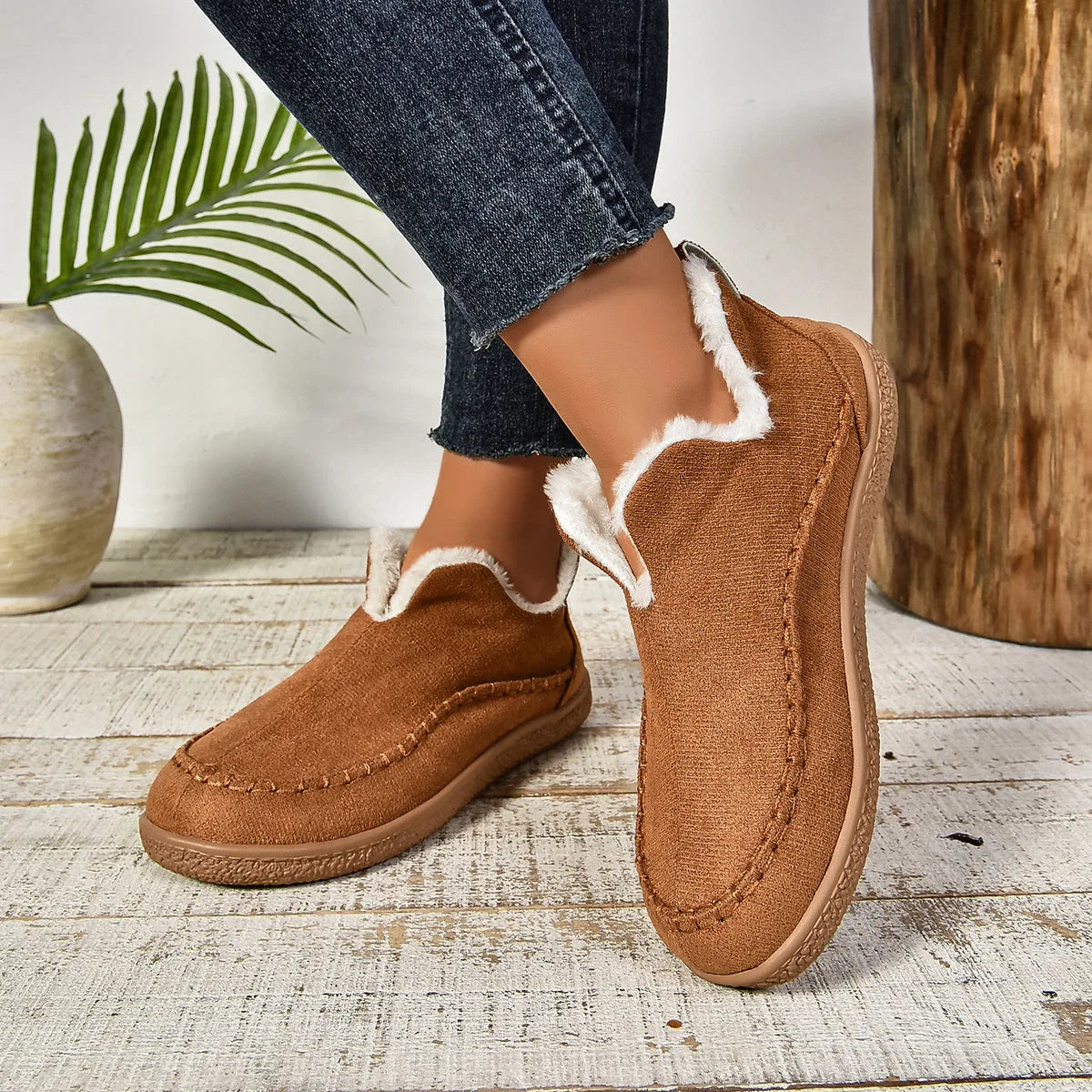 Women's suede ankle boots with faux fur lining