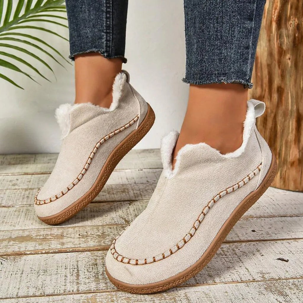 Women's suede ankle boots with faux fur lining