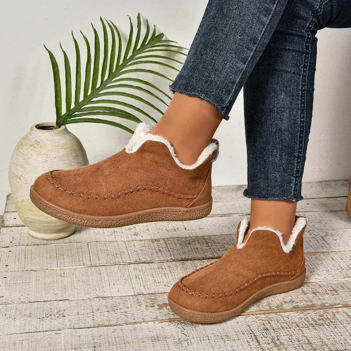 Women's suede ankle boots with faux fur lining