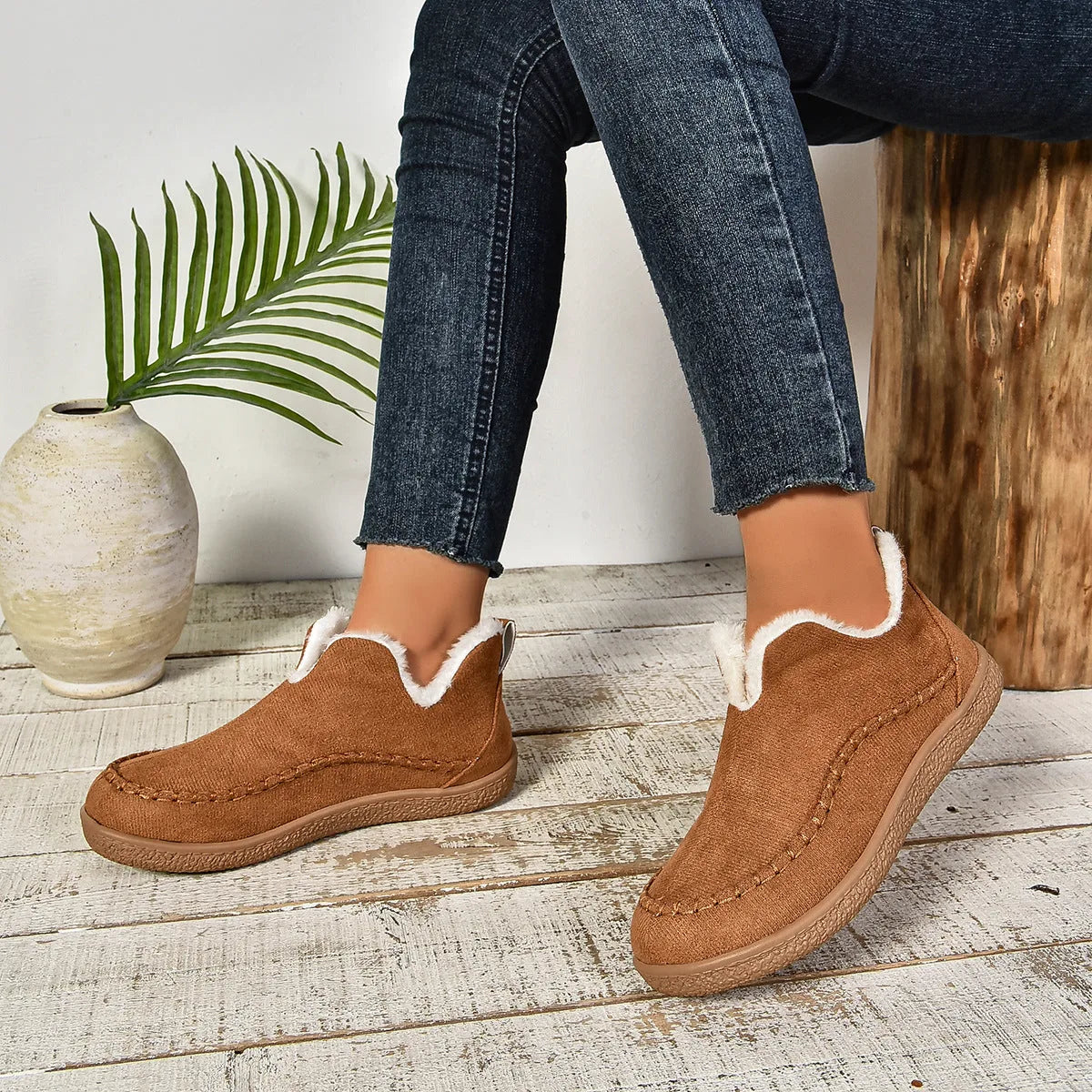 Women's suede ankle boots with faux fur lining