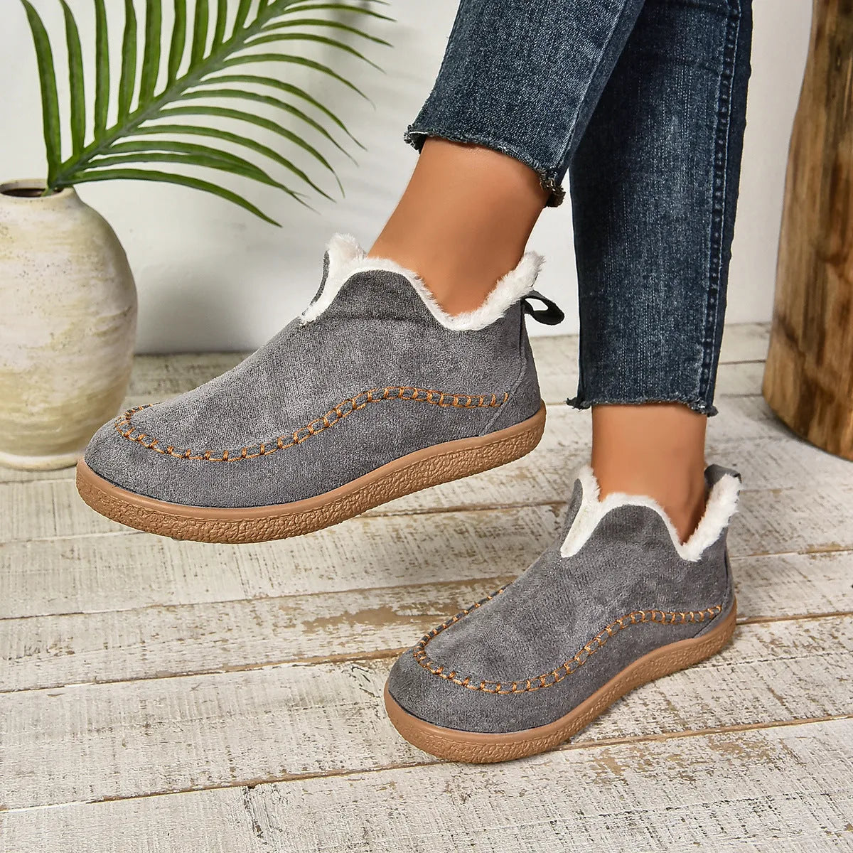 Women's suede ankle boots with faux fur lining