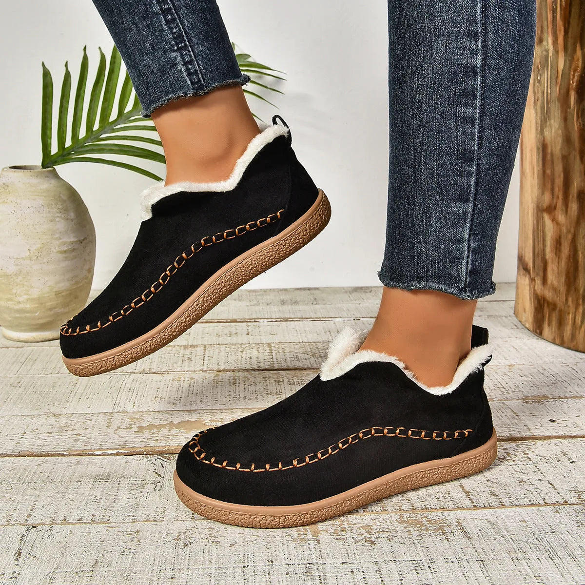 Women's suede ankle boots with faux fur lining