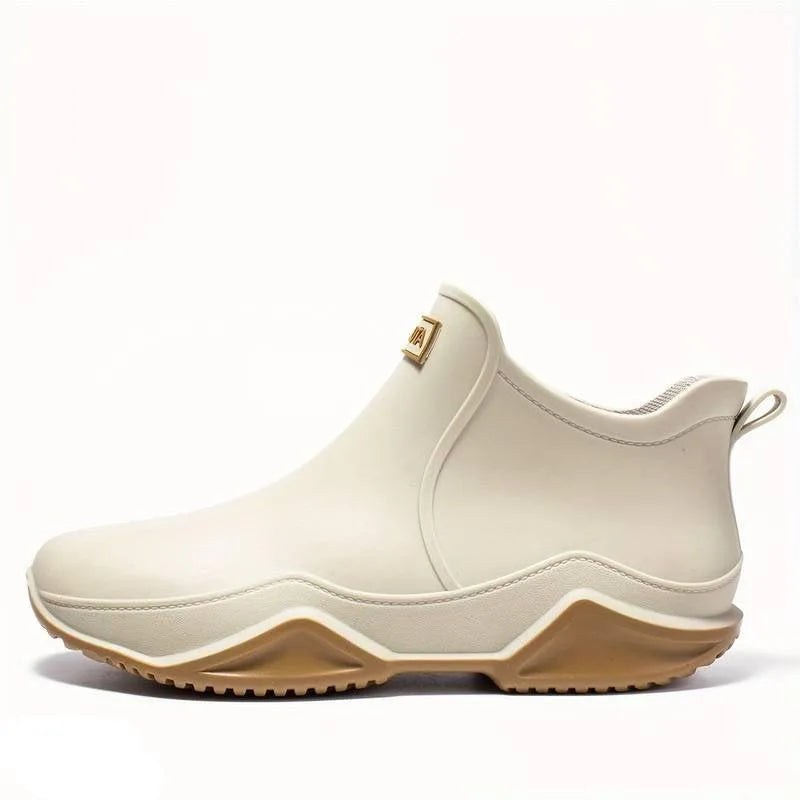 Women's waterproof ankle boots with chunky contrast sole