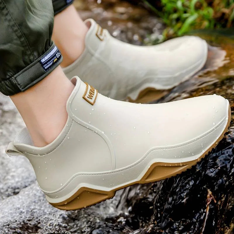 Women's waterproof ankle boots with chunky contrast sole