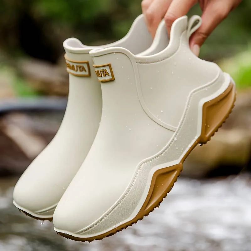 Women's waterproof ankle boots with chunky contrast sole