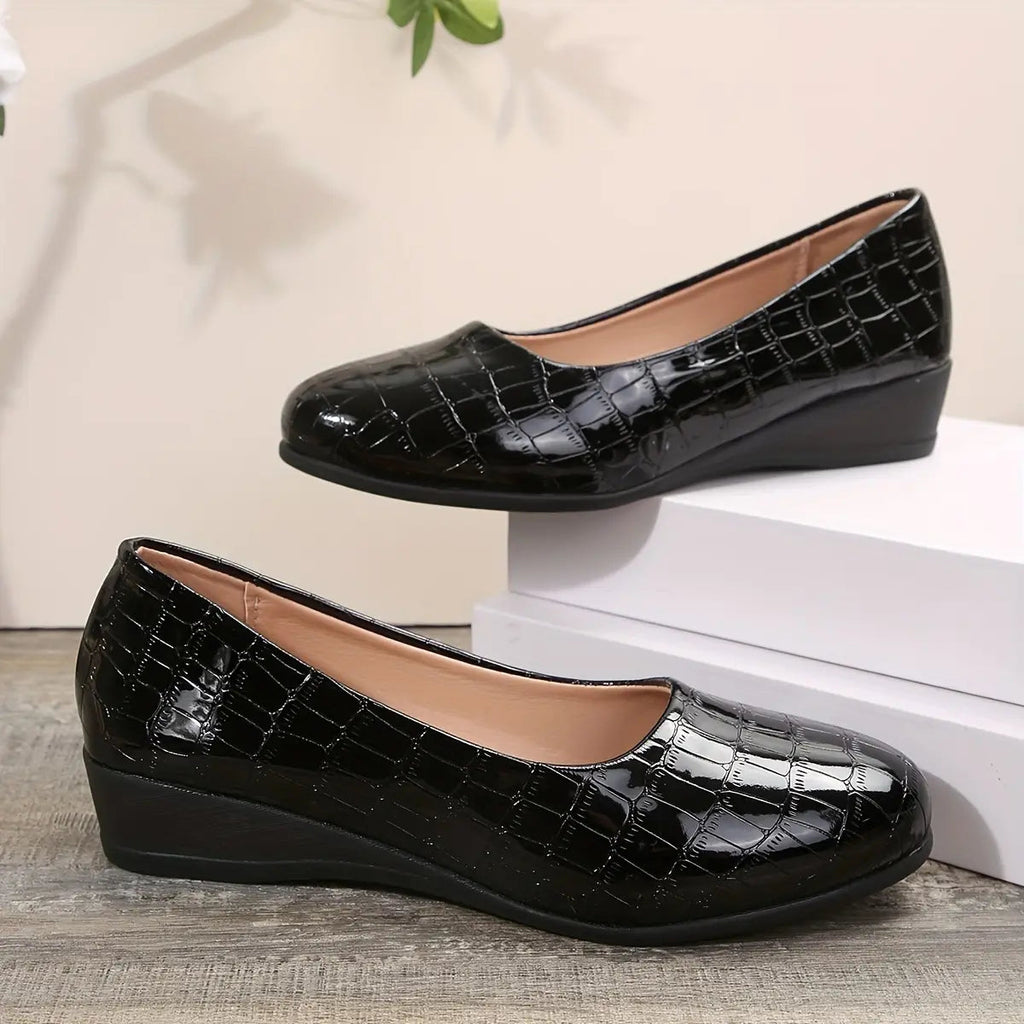 Women's Croc-Embossed Wedge Pumps Closed-Toe