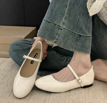 Women's Patent Mary Jane Shoes with Low Block Heel and Adjustable Strap