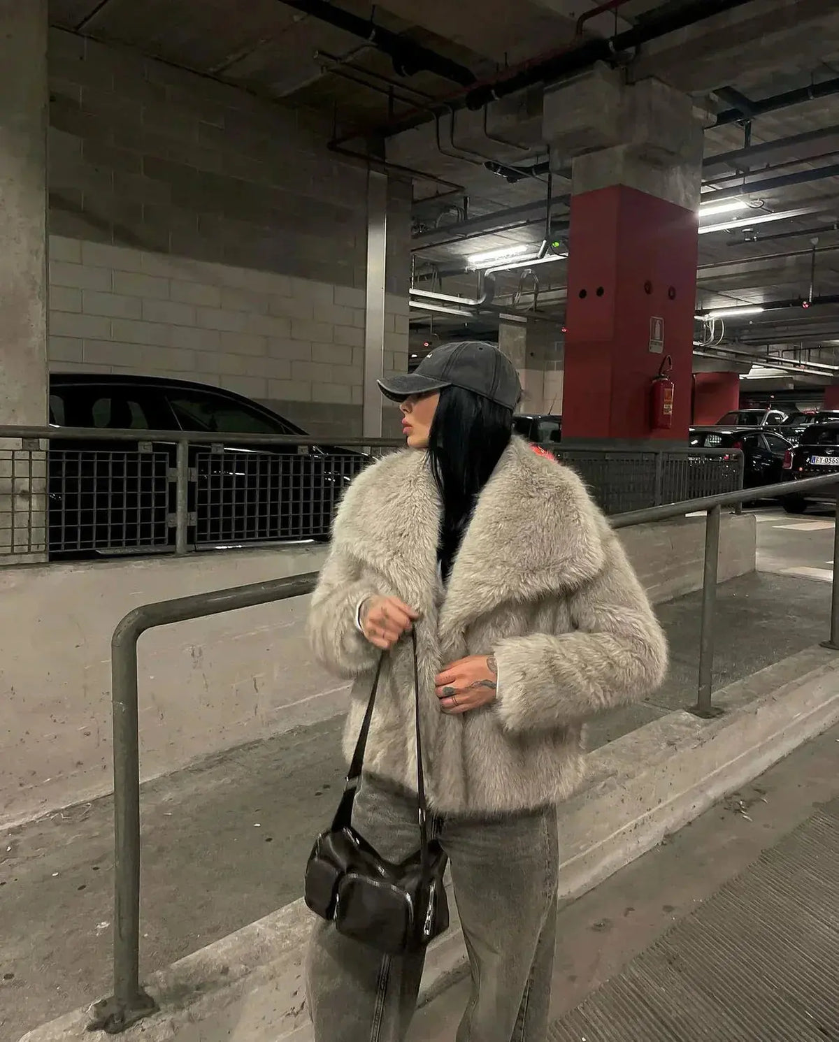 Women's Cropped Faux Fur Jacket with Wide Collar