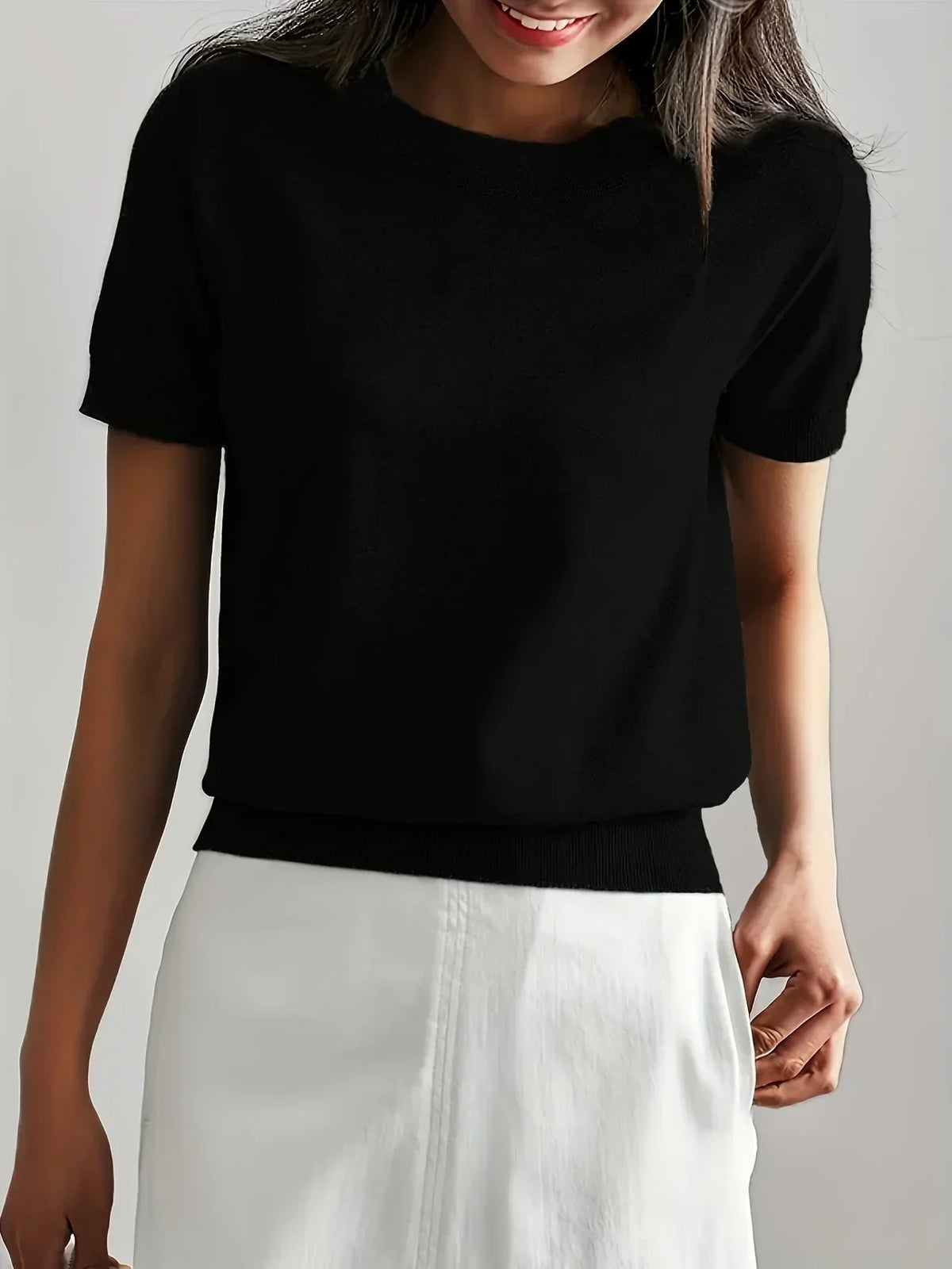Women's Lightweight Top with Short Sleeves and Soft Texture