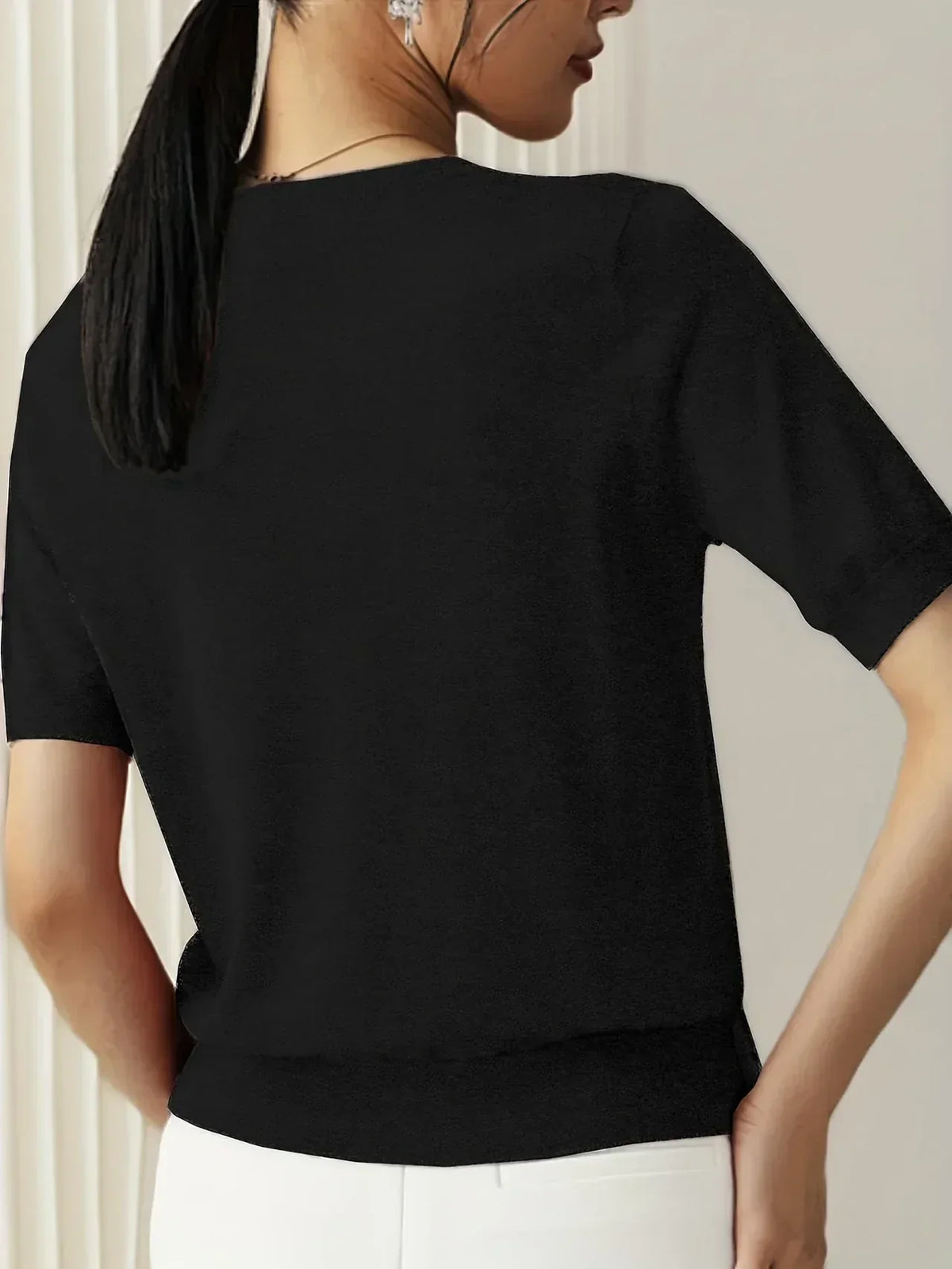 Women's Lightweight Top with Short Sleeves and Soft Texture