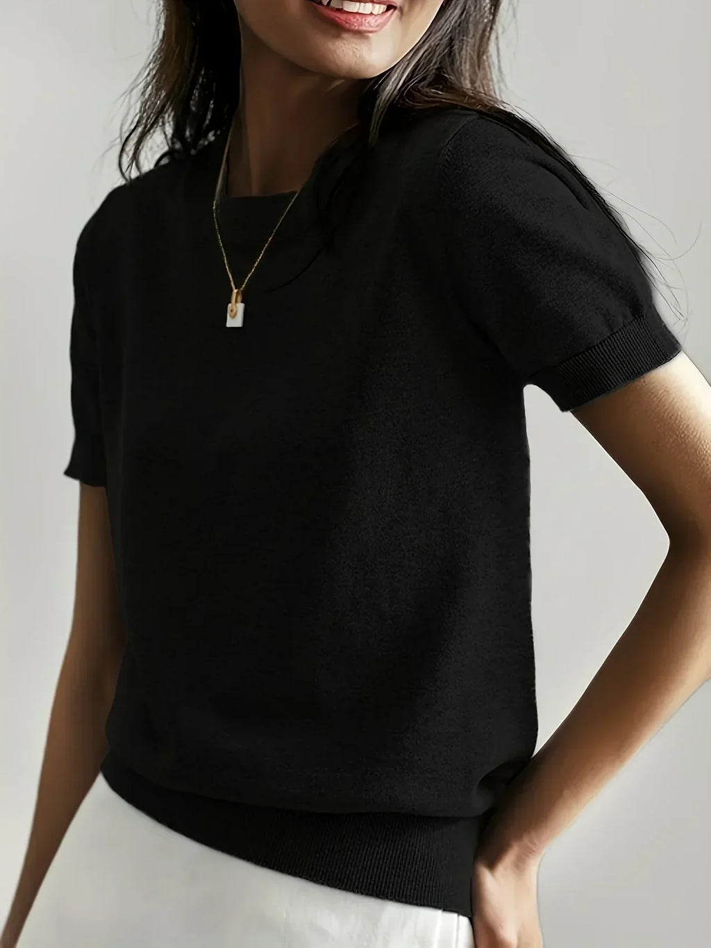 Women's Lightweight Top with Short Sleeves and Soft Texture