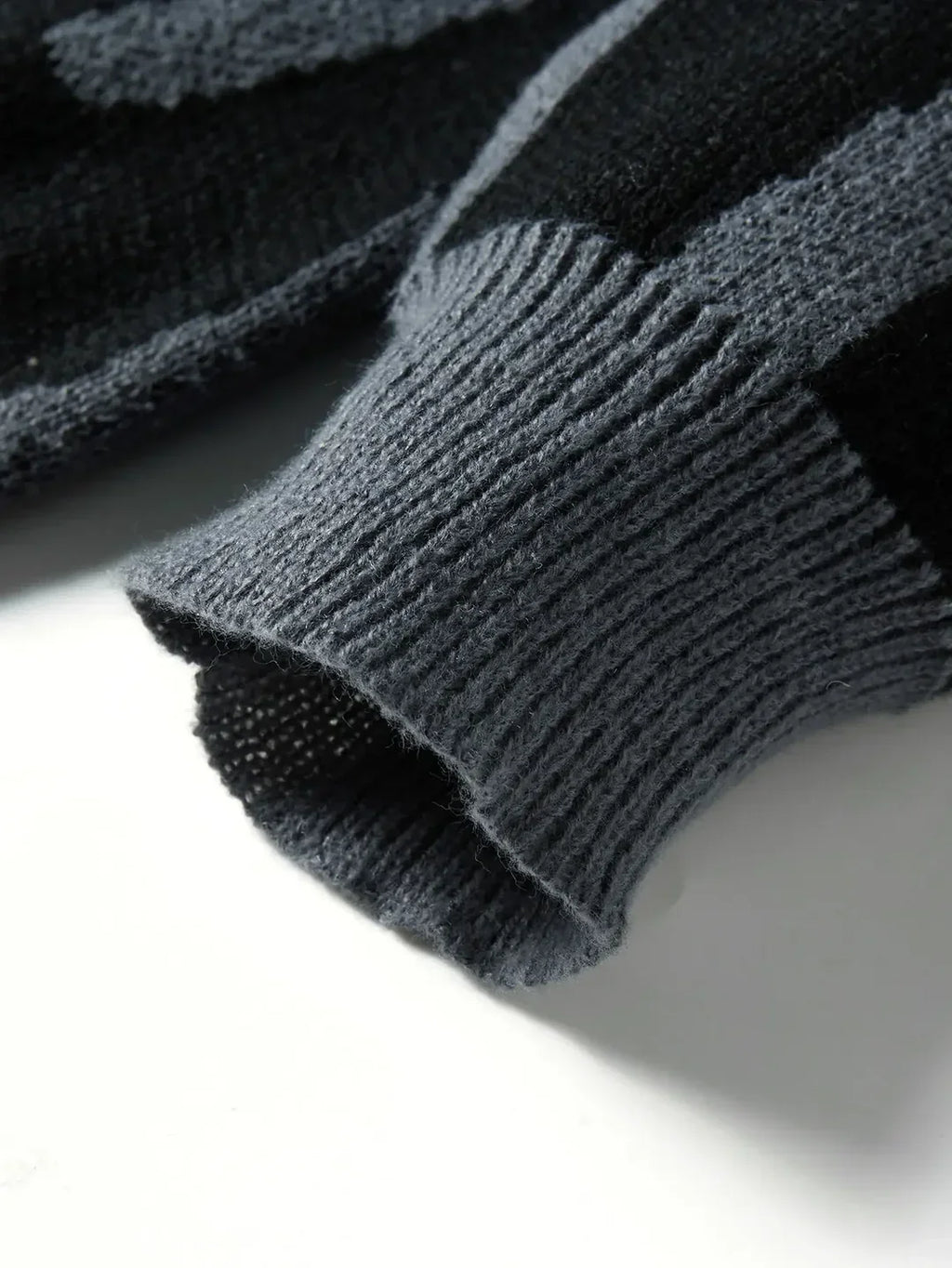 Men's Abstract Pattern Knit Sweater, Crew Neck, Long Sleeves
