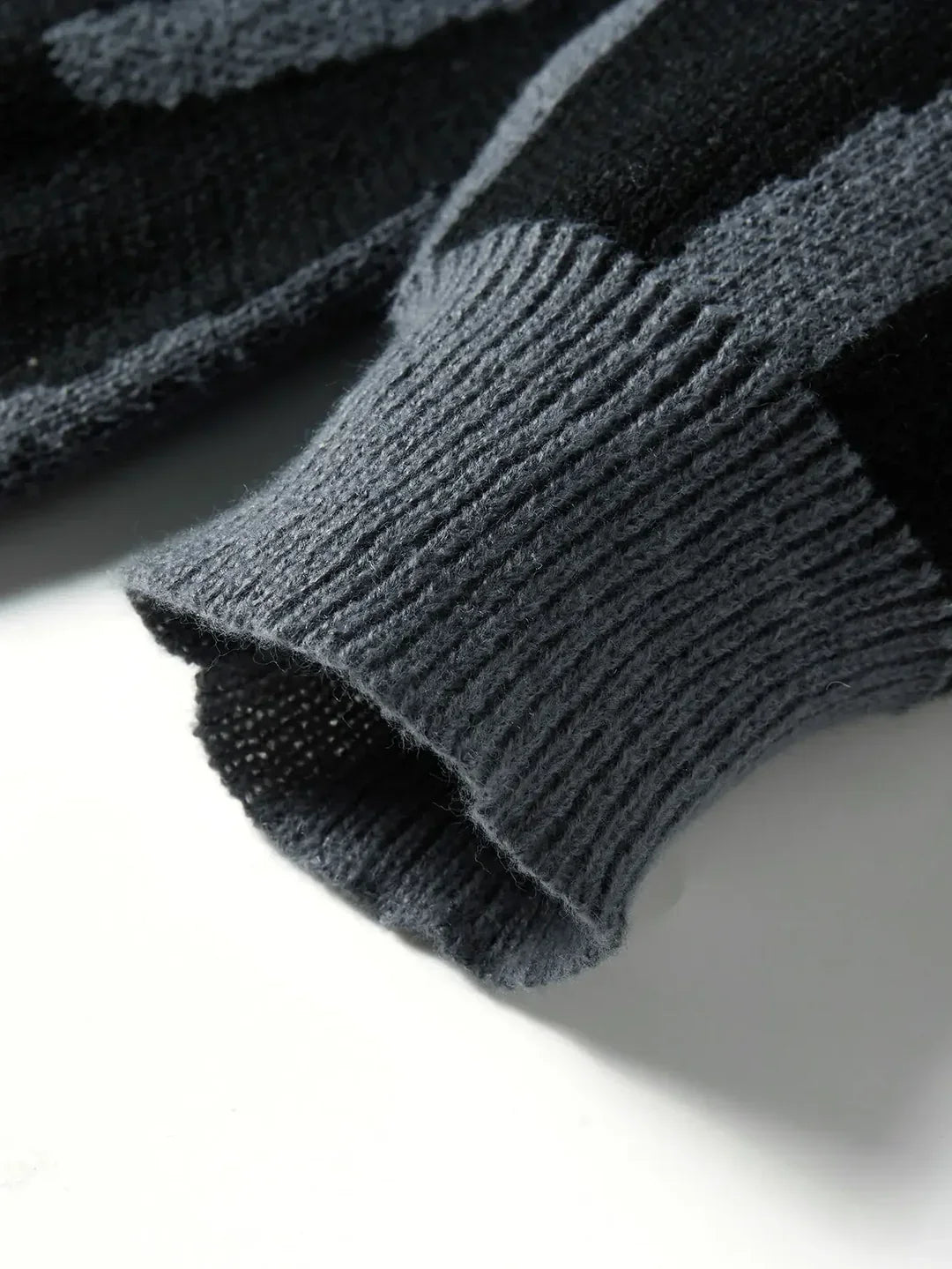 Men's Abstract Pattern Knit Sweater, Crew Neck, Long Sleeves